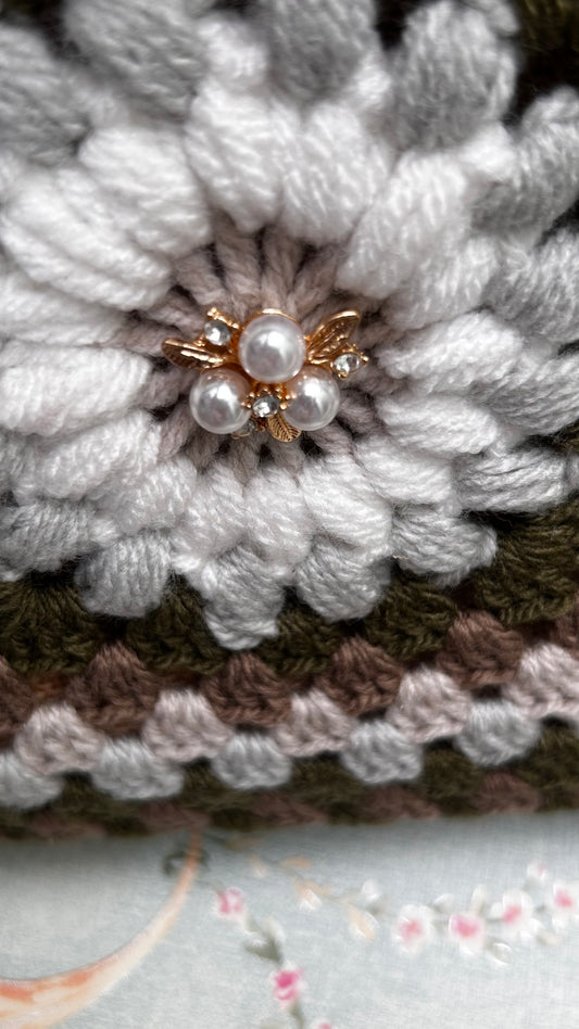 Close up of central embellishment