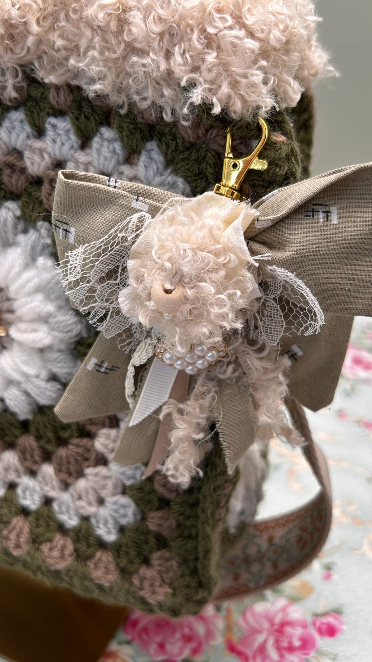 Pretty bow detail