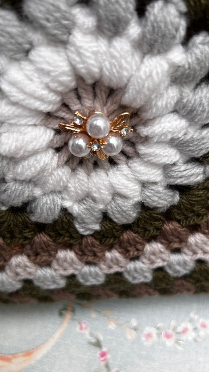 Close up of central embellishment