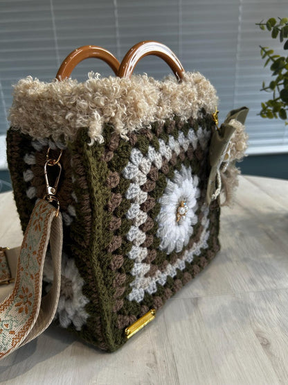 Vintage fern crochet handbag with lace bow