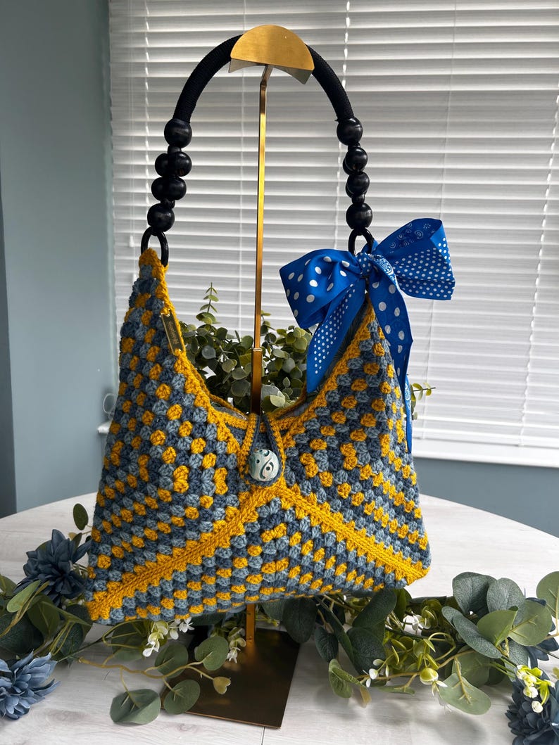 Beaded handle and blue polka dot ribbon detail
