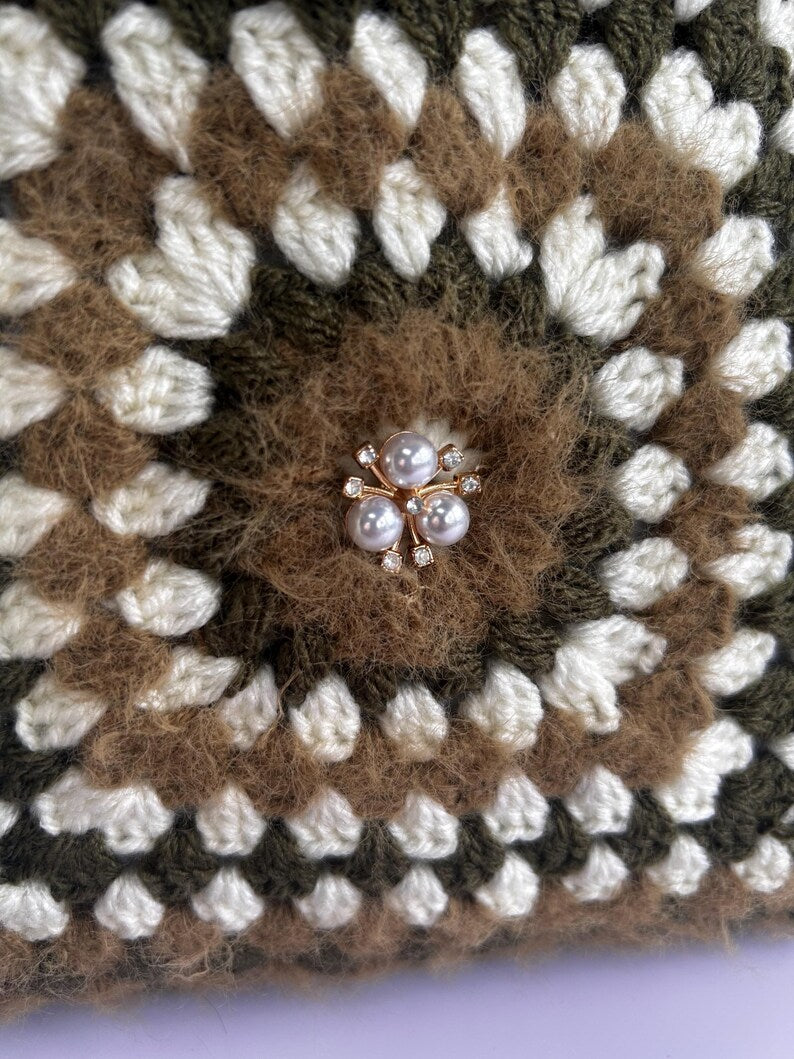 Olive crochet bag with bamboo handle detail