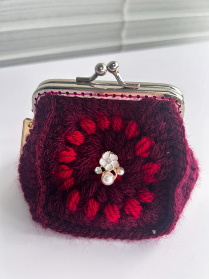 Faux fur trim close-up on the crochet tote
