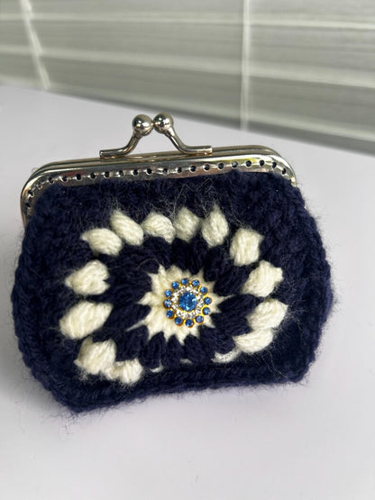 Vintage crochet tote bag detail view
