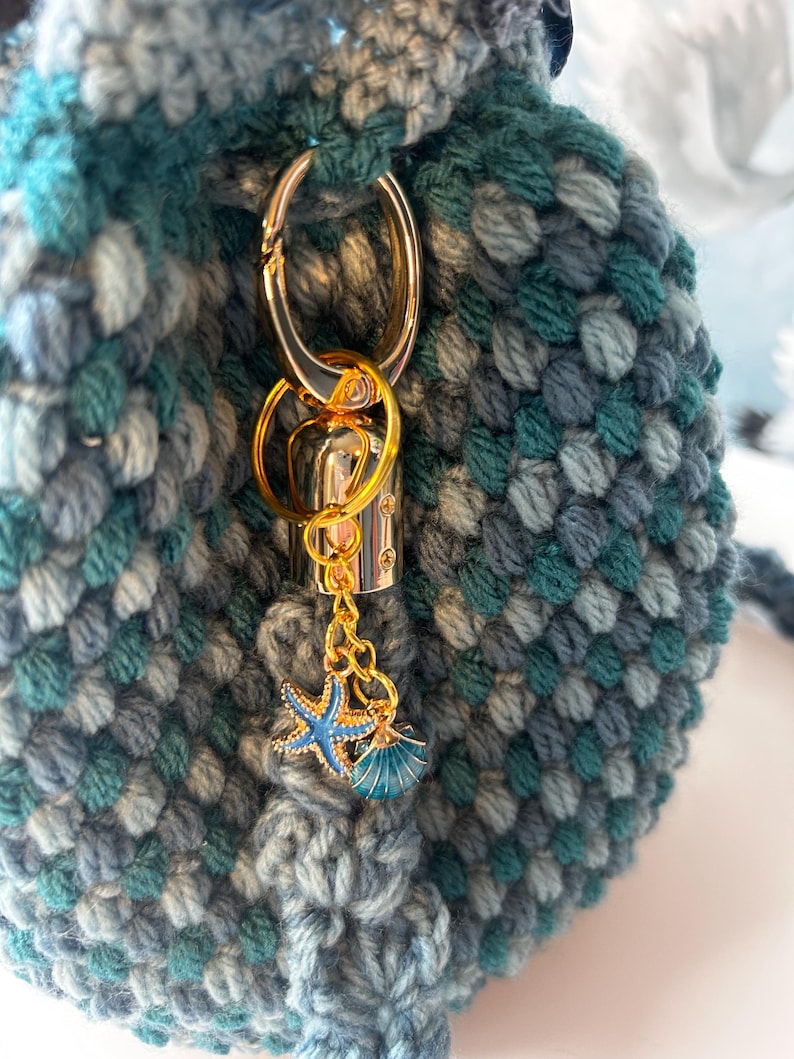 Crochet bag with gold keyring and starfish and shell charms
