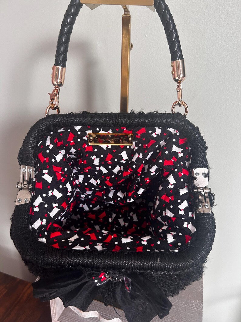 Interior with red and white scottie dog patterned lining