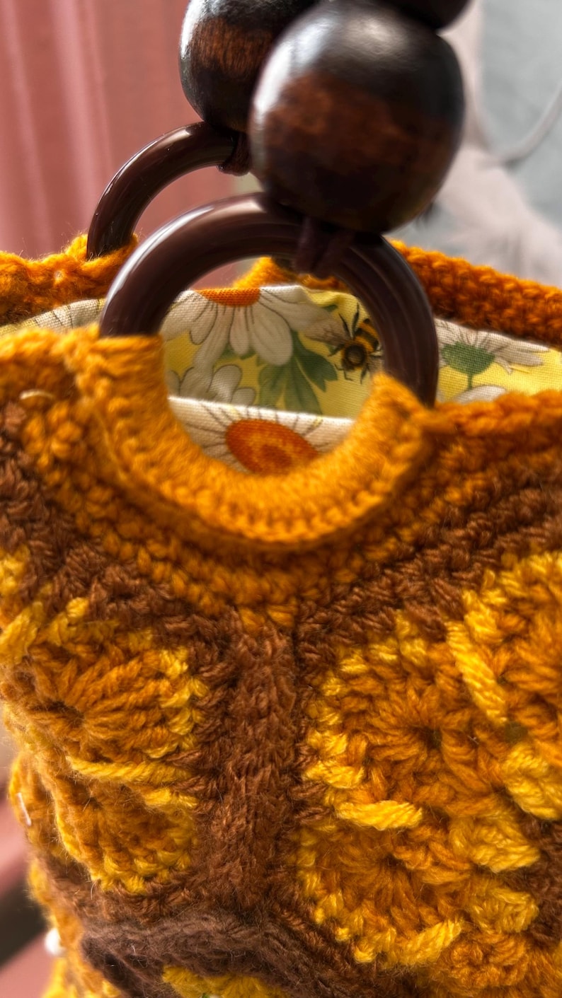 Crochet tote interior with daisy and bee print lining