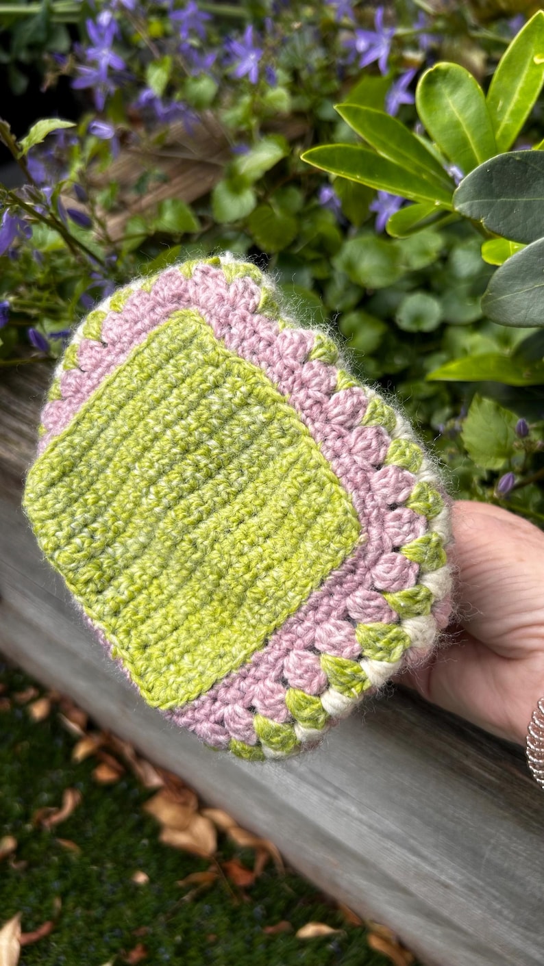 Pastel crochet coaster with scalloped edge
